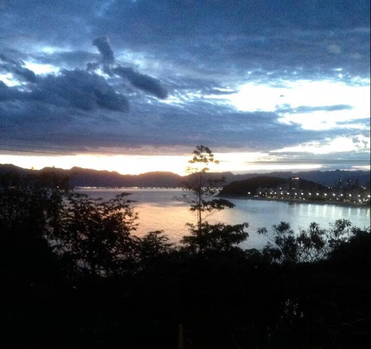 カラグァタトゥバ Por De Sol No Mar Da Camaヴィラ エクステリア 写真